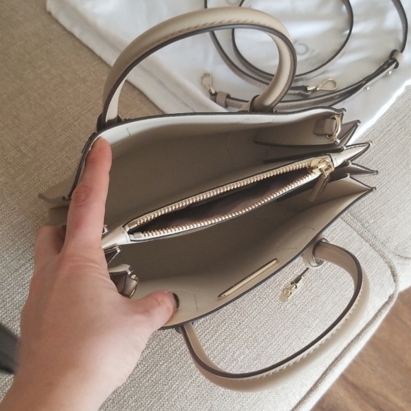 Michael Kors Small Mercer Tote - Picture 6 of 7